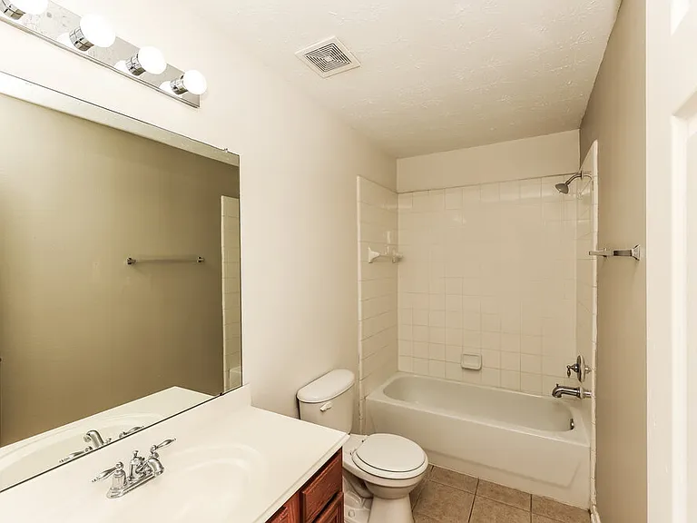 814 Forest Ivy Ln — Photo 16