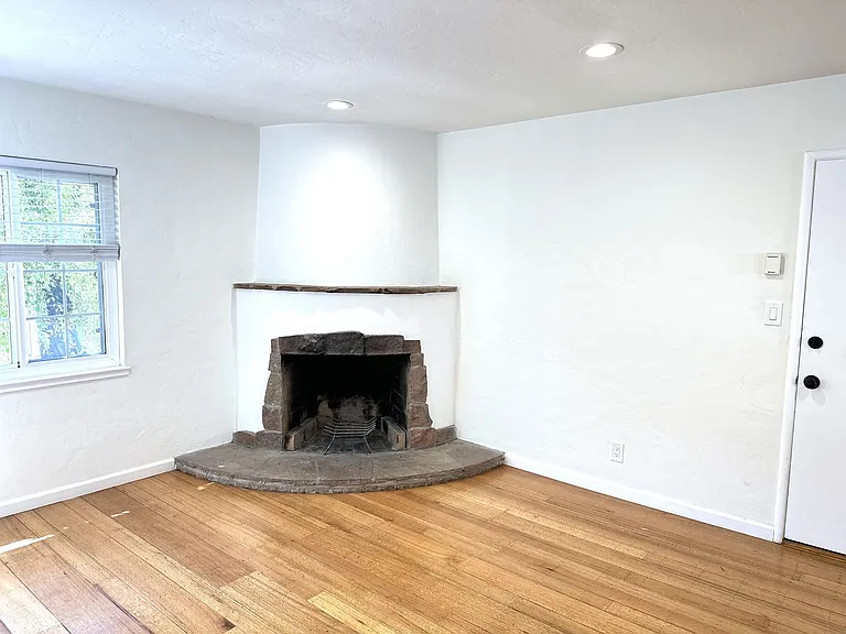 2125 Santa Clara Ave #C — Photo 9