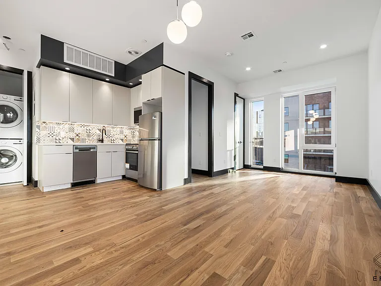 917 Broadway #2R — Photo 1