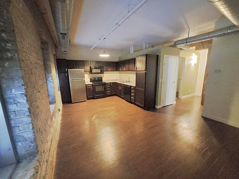 La Pompadour Apartments — Photo 45