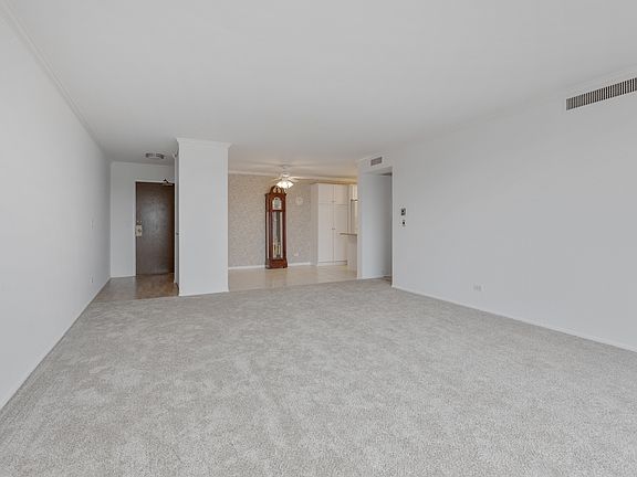 2nd image of 850 Wellington Ave Unit 507