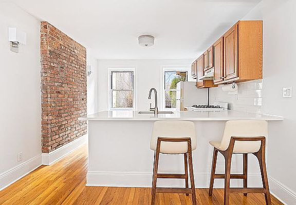 3rd image of 355 Bergen St