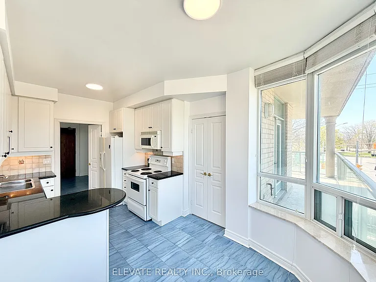 9 Boardwalk Dr #217 — Photo 6
