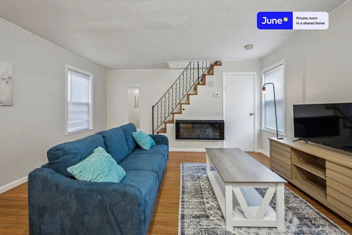 256 Hurley St — Photo 3