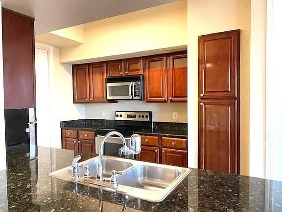 5th image of 7575 Kirby Dr APT 1312