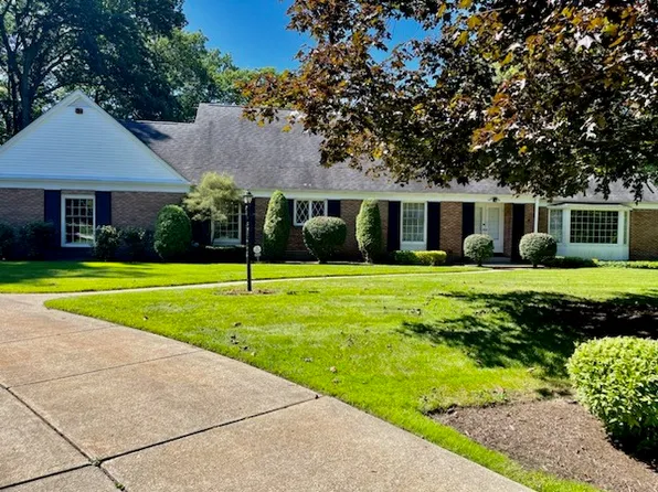 4620 Harborview Dr, Erie, PA 16508
