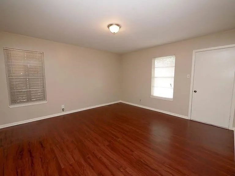 449 Parade Dr — Photo 9