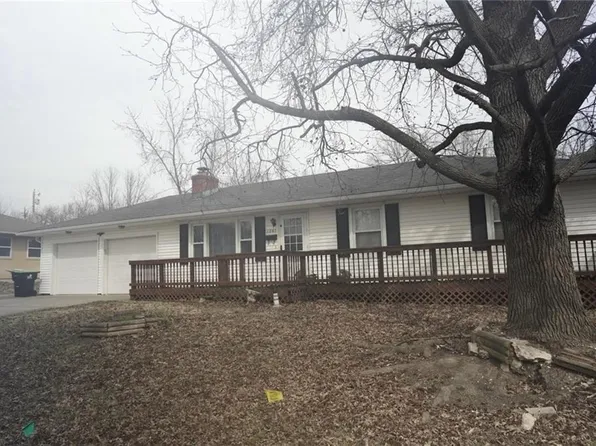 1203 S Highland Dr, Harrisonville, MO 64701