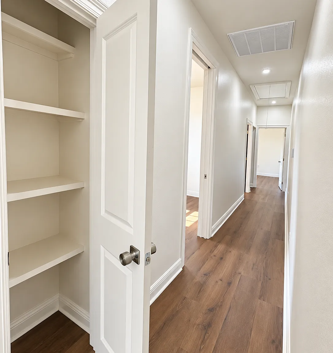2 bed, 700 sqft, $1,700 — Photo 4