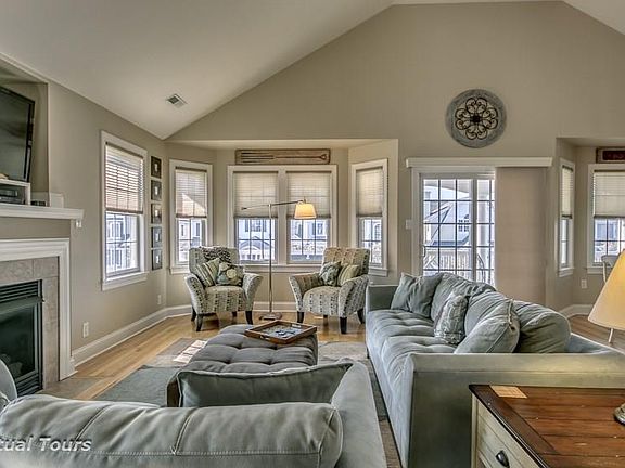 4th image of 2411 Haven Ave #2