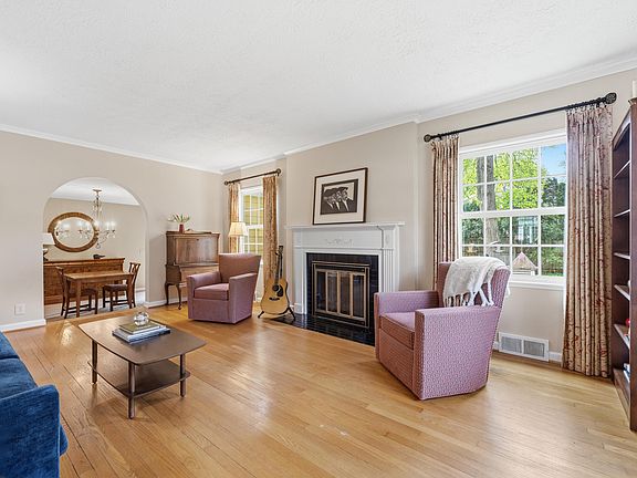 4th image of 2801 Duchess Dr