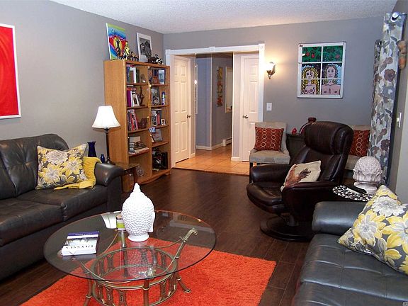 5th image of 7 Christine Ln
