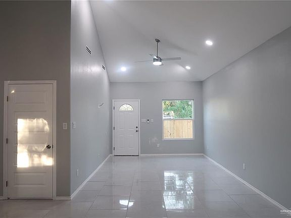 5th image of 2409 W Hackberry Ave #1
