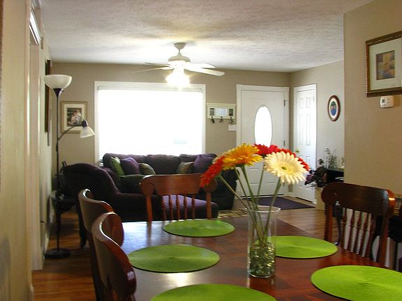 Reverse, Dining toward entry