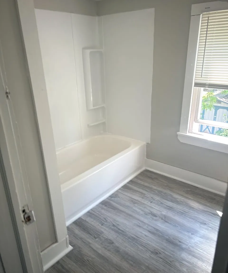 3 bed, $1,350 — Photo 1