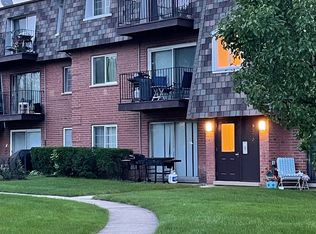9370 Bay Colony Dr APT 3S, Des Plaines, IL 60016