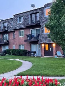 9370 Bay Colony Dr APT 3S, Des Plaines, IL, 60016