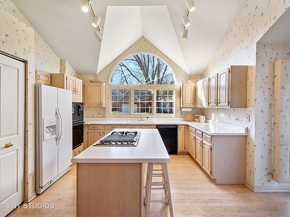 5th image of 117 Cornell Ct
