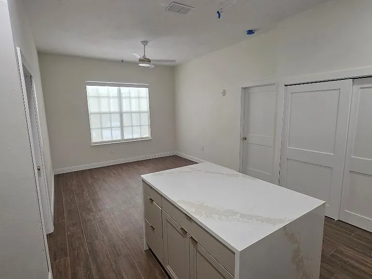 701 Mirror Lake Dr N #105 — Photo 8