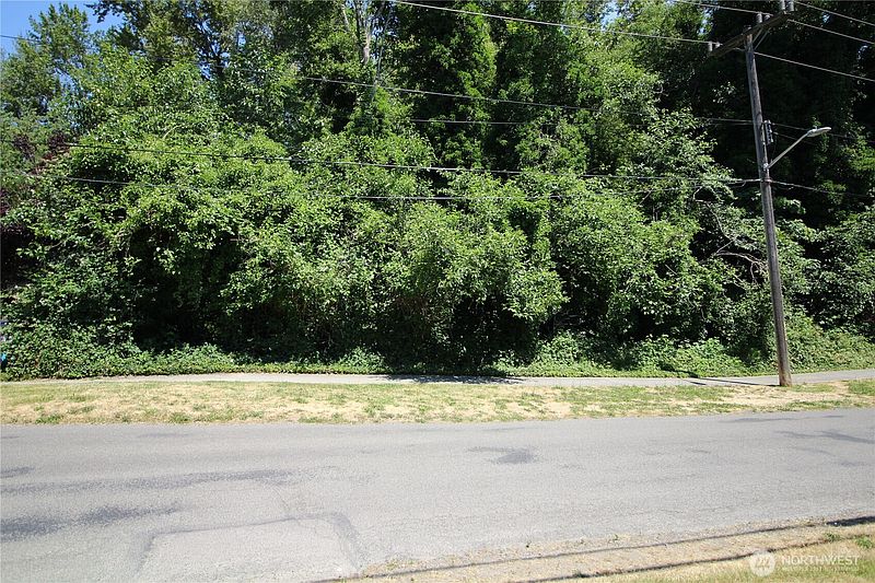 3rd image of 2931 S Brandon Street