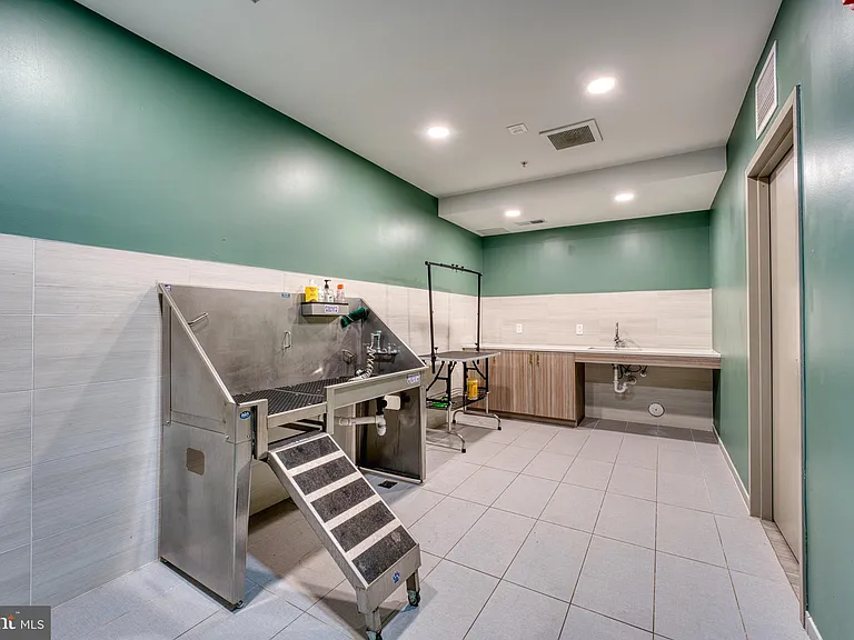 635 Slaters Ln #306 — Photo 44