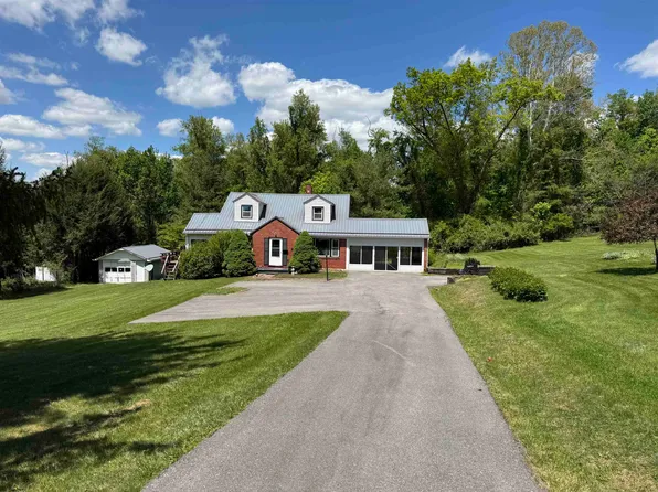 328 Mountain Dr, Pearisburg, VA 24134