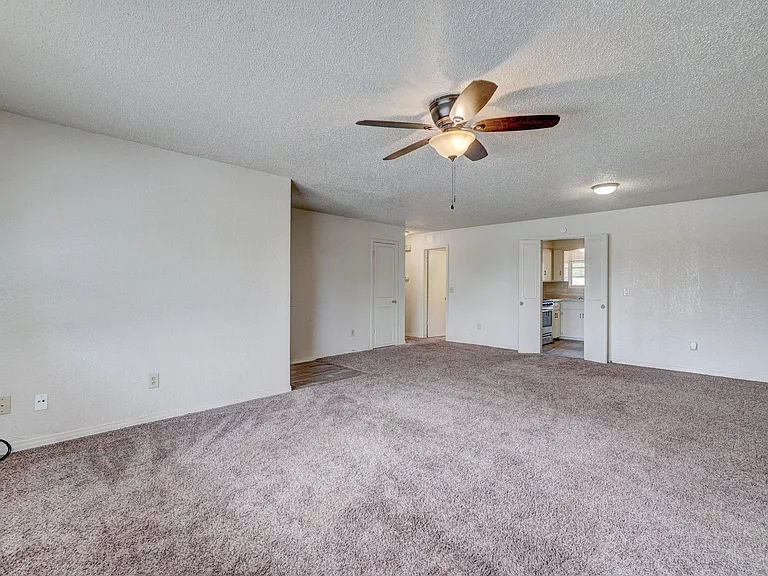 529 N Blackwelder Ave #529 — Photo 4