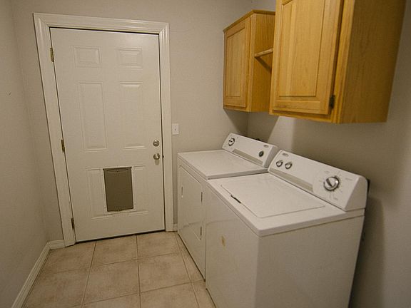 5th image of 957 N Lewis Ave