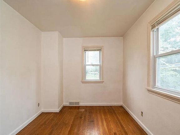 4th image of 91 Brighton Park