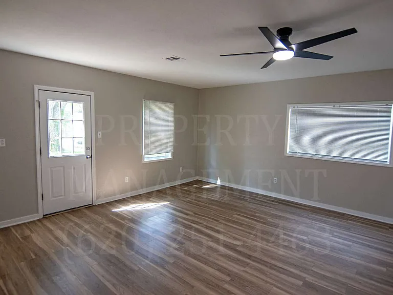 608 Waverly Way — Photo 12