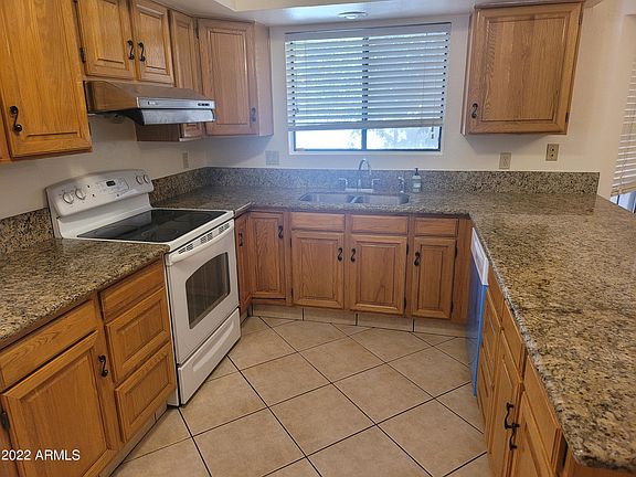 5th image of 5707 E Paradise Ln