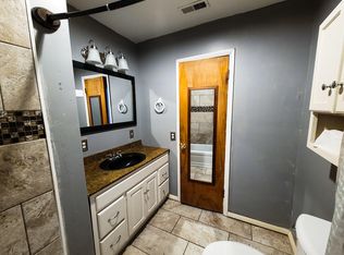 604 N Chapman Ave, Mountain Grove, MO 65711
