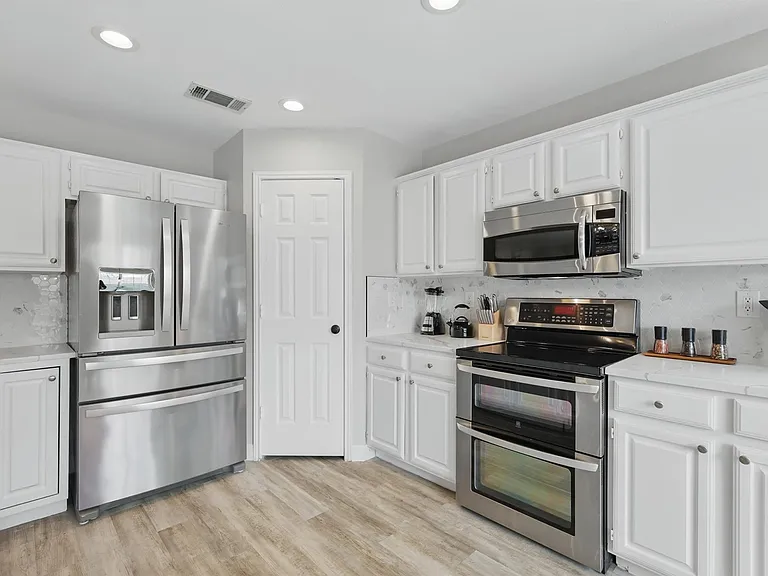 2825 Waverly Rd — Photo 15
