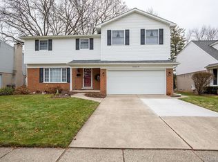35015 Wood St, Livonia, MI 48154