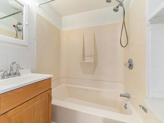 5th image of 45-42 Vernon Blvd #1L