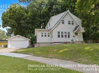 1453 4th St NW, Grand Rapids, MI