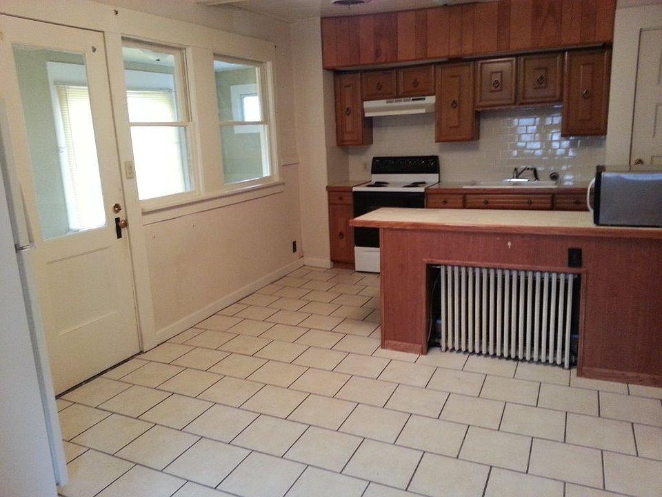 1st image of 805 1/2 W Marion St