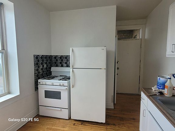 5th image of 3441 W Belle Plaine Ave #3