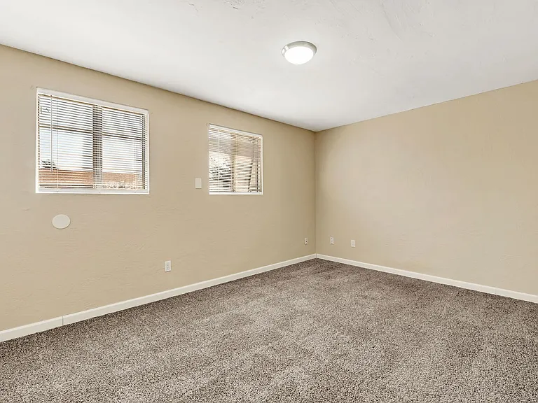 Villa Chateau Apartments — Photo 34