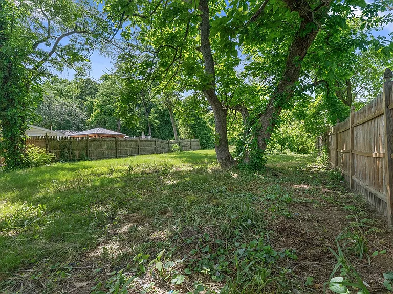 8117 Stow Rd — Photo 26