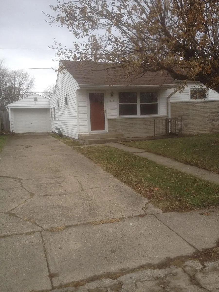 Building Photo - 1822 N Irvington Ave