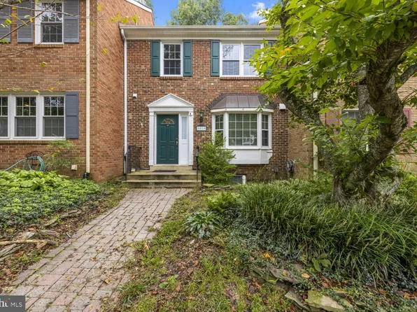 9019 Golden Leaf Ct, Springfield, VA 22153