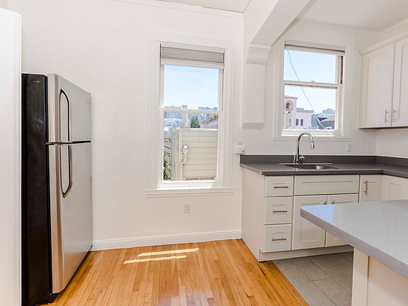 3rd image of 2625 Franklin St #301