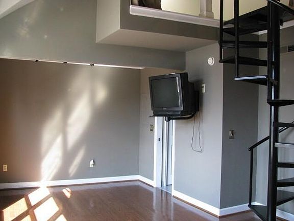 3rd image of 654 2nd Ave S