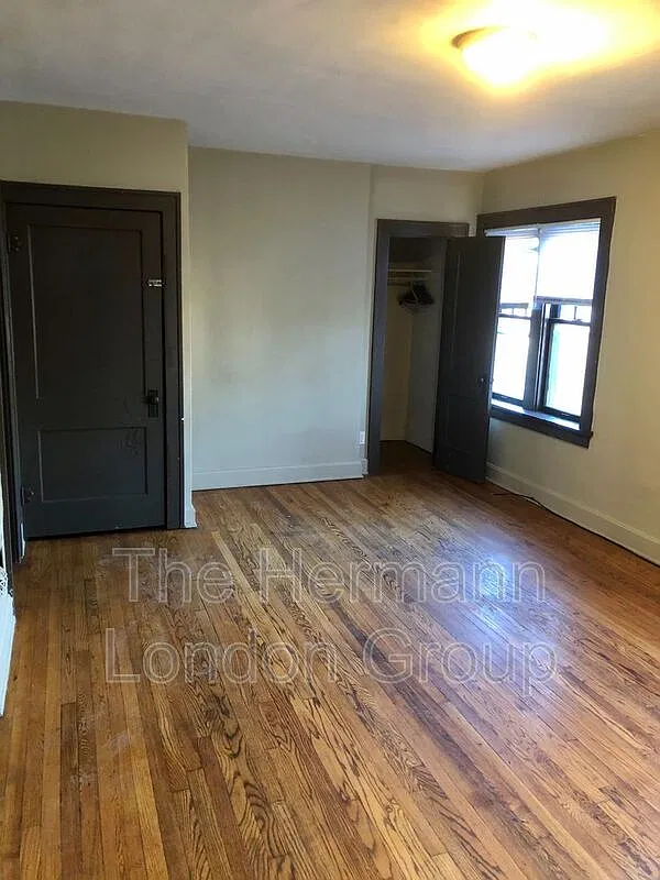 2 bed, 1.0 bath, 1000 sqft, $850 — Photo 2