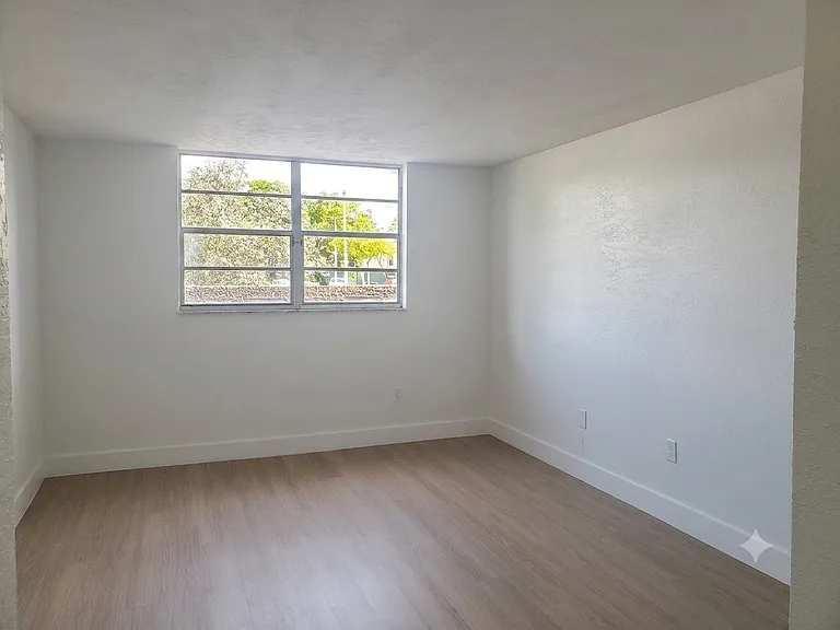 7000 NW 17th St #116 — Photo 11