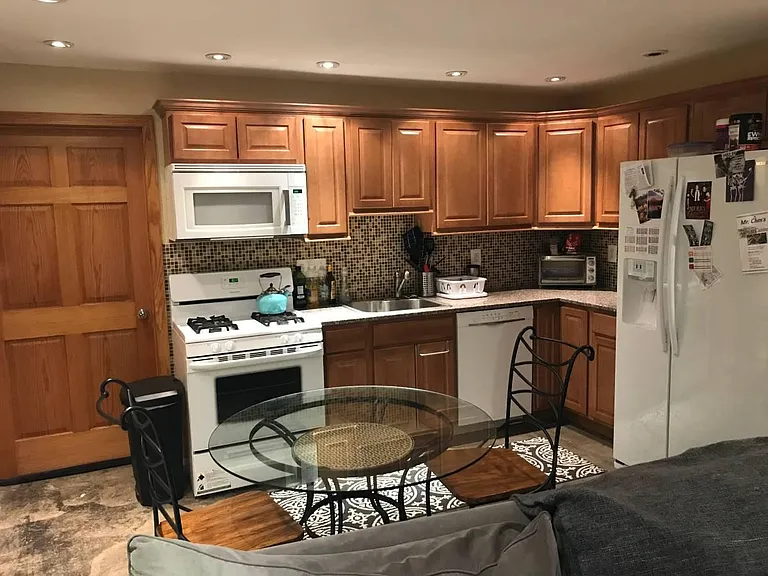 1933 Park Rd NW #1B — Photo 10