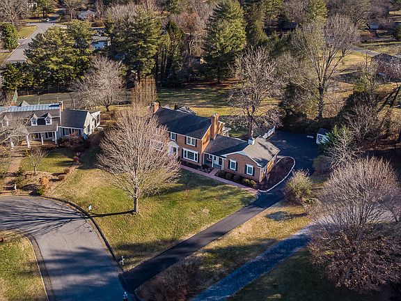 3rd image of 7 Courtland Ctr