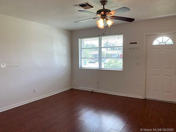 4th image of 4970 SW 92nd Ter Unit 4970