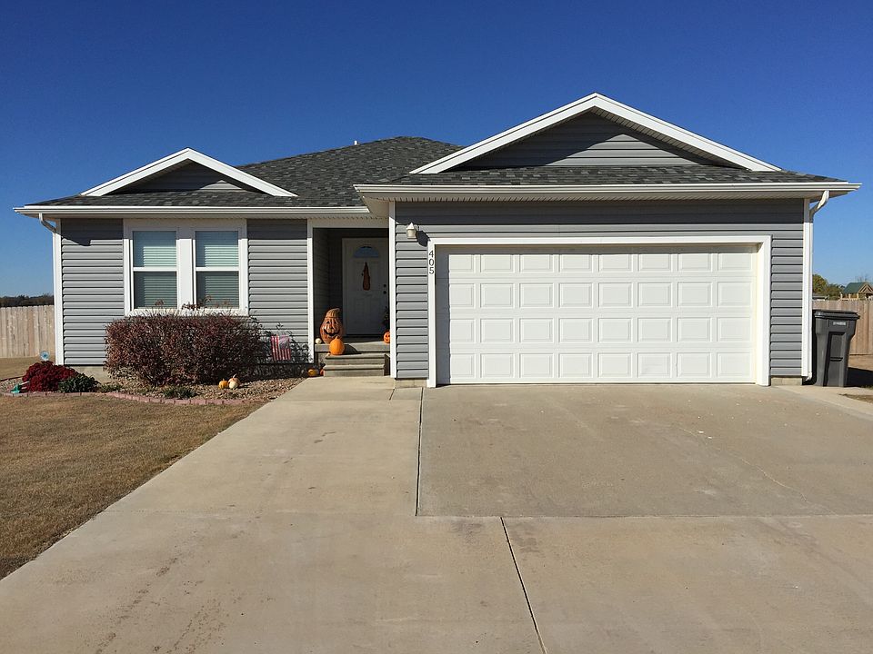 1st image of 405 Big Creek Dr